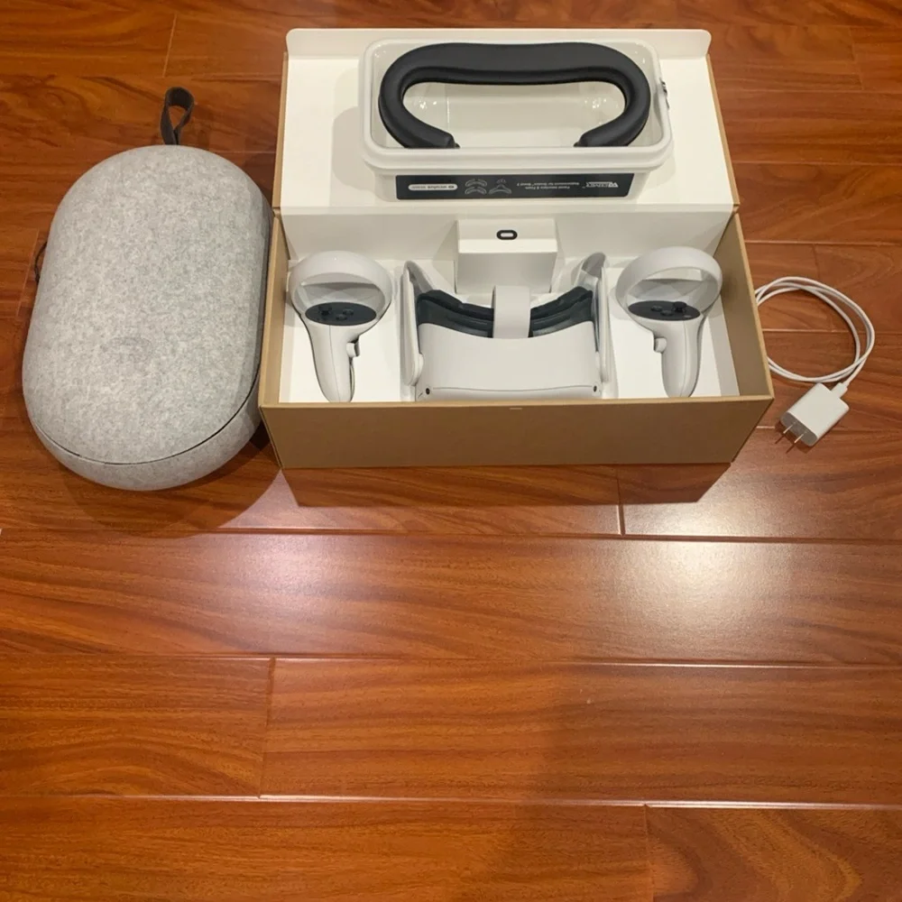 Meta Quest 2 256GB Good Condition Fully Sanitized, Brand New Face Cover + Extras
